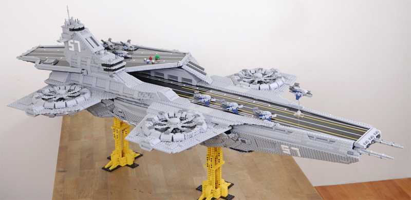 Illustration for article titled Custom LEGO Helicarrier Is Twice As Big As The Official Set